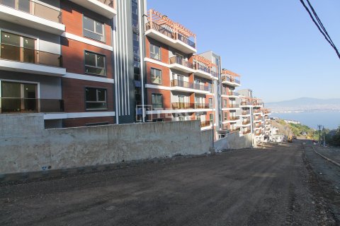 4+1 Apartment en Golcuk, Turkey No. 14242 5