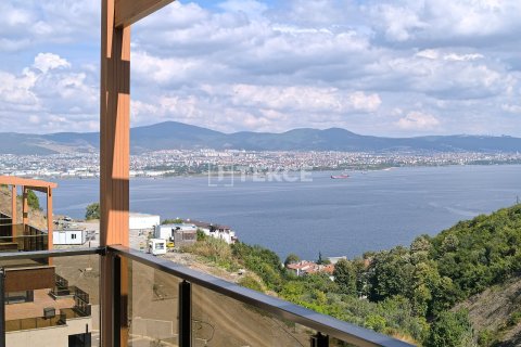 4+1 Apartment en Golcuk, Turkey No. 14242 28