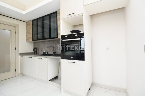 4+1 Apartment en Golcuk, Turkey No. 14242 19