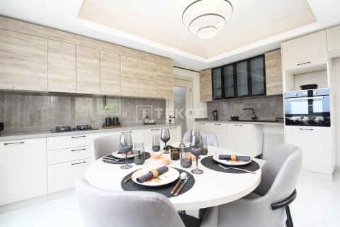 4+1 Apartment en Golcuk, Turkey No. 14242 18