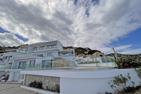 5 bedrooms Villa in Chania, Greece No. 48067 1