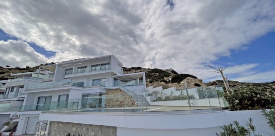 5 bedrooms Villa in Chania, Greece No. 48067