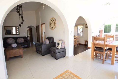 4 dormitorios Bungalow en Tala, Cyprus No. 36675 7