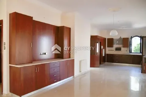 5 bedrooms House in Oroklini, Cyprus No. 31307 7