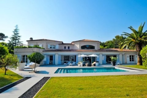 4 bedrooms Villa in Mougins, France No. 69165 1