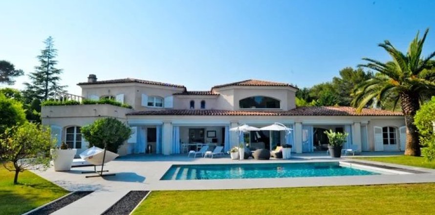 4 bedrooms Villa in Mougins, France No. 69165