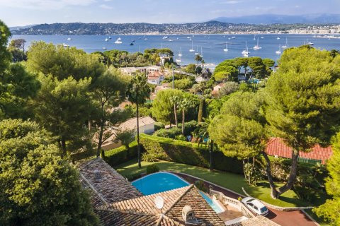 6 bedrooms Villa in Antibes, France No. 69167 3