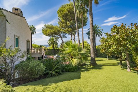 6 bedrooms Villa in Antibes, France No. 69167 9