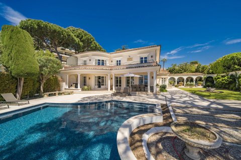 6 bedrooms Villa in Antibes, France No. 69173 1