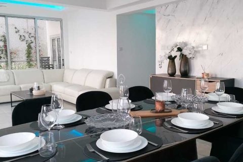 3 bedrooms Apartment in Germasogeia, Cyprus No. 77690 10