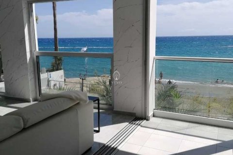 3 bedrooms Apartment in Germasogeia, Cyprus No. 77690 3