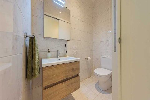 2 bedrooms Apartment in Mesa Geitonia, Cyprus No. 77692 9