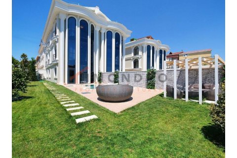 6+1 Villa à Bueyuekcekmece, Turkey No. 17272 25