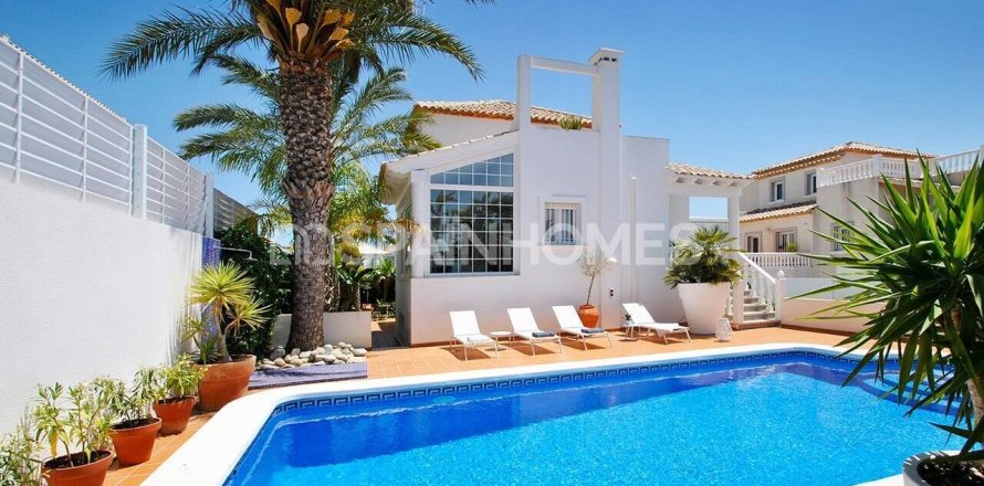 5 bedrooms Villa in San Fulgencio, Spain No. 26549