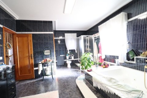 5 bedrooms Apartment in El Chaparral, Spain No. 27677 18