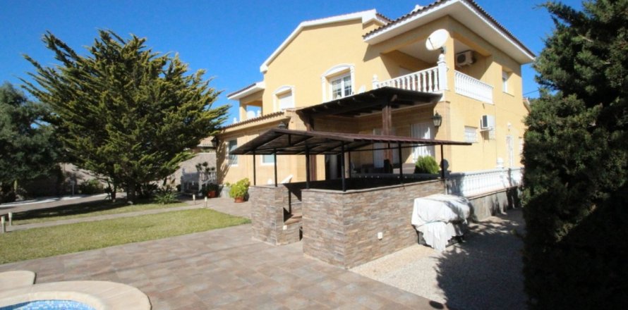 5 dormitorios Villa en Cabo Roig, Spain No. 27680