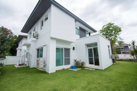 4 bedrooms House in Chiang Mai, Thailand No. 2481 3