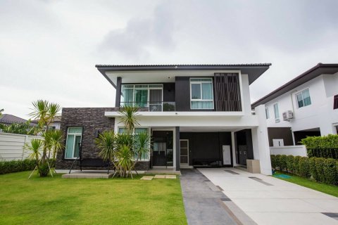 4 bedrooms House in Chiang Mai, Thailand No. 2481 1