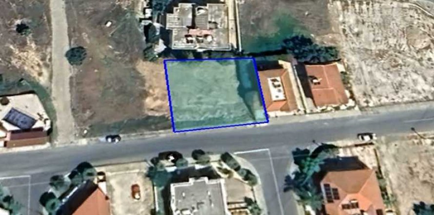 536m² Land in Agios Athanasios, Cyprus No. 70170