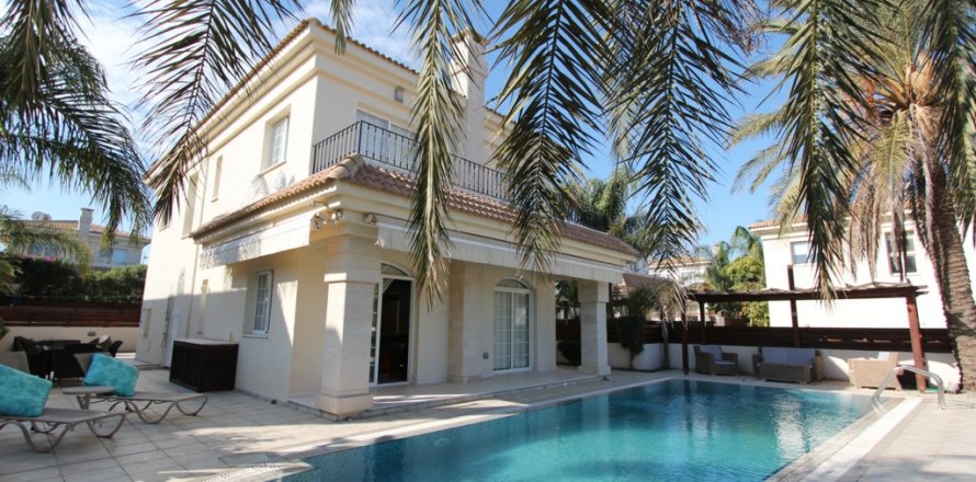 4 dormitorios Villa en Paralimni, Cyprus No. 36587