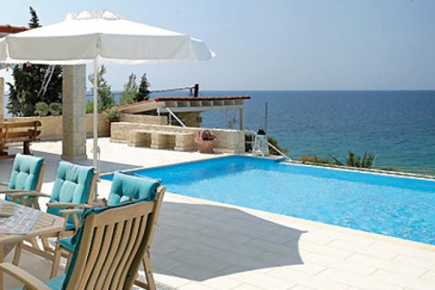 6 rooms Villa in Chalkidiki, Greece No. 48871 9