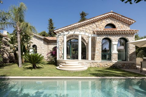 2 dormitorios Villa en Antibes, France No. 68038 1