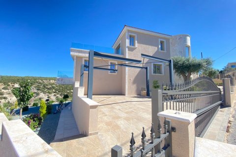 5 bedrooms Villa in Paphos, Cyprus No. 38100 3