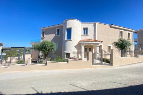 5 bedrooms Villa in Paphos, Cyprus No. 38100 1