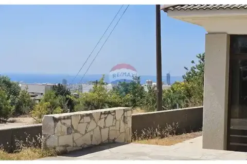 5 bedrooms House in Agios Athanasios, Cyprus No. 40067 1