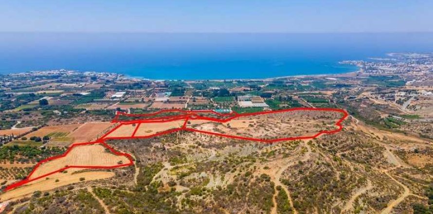 176340m² Land à Kissonerga, Cyprus No. 36322