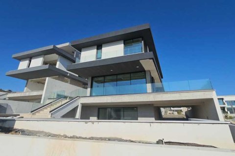 6 bedrooms Villa in Agios Tychonas, Cyprus No. 63315 1