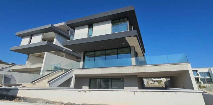 6 bedrooms Villa in Agios Tychonas, Cyprus No. 63315