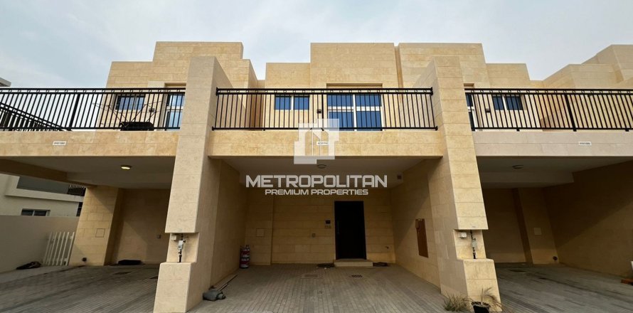 4 bedrooms Townhouse in DAMAC Hills (Akoya by DAMAC), UAE No. 23568