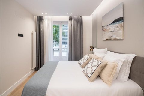 2 dormitorios Apartment en Madrid, Spain No. 26930 9