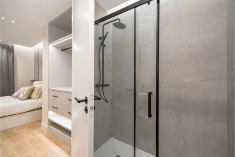 2 dormitorios Apartment en Madrid, Spain No. 26930 10