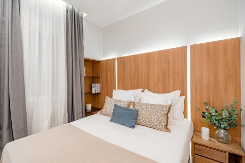 2 dormitorios Apartment en Madrid, Spain No. 26932 4