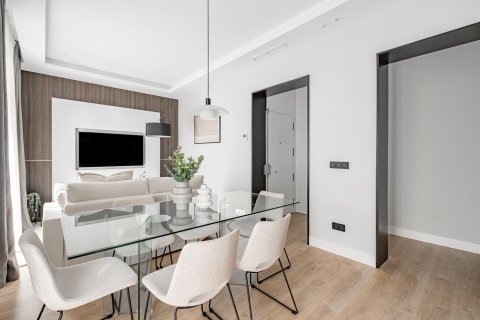 2 dormitorios Apartment en Madrid, Spain No. 26932 1