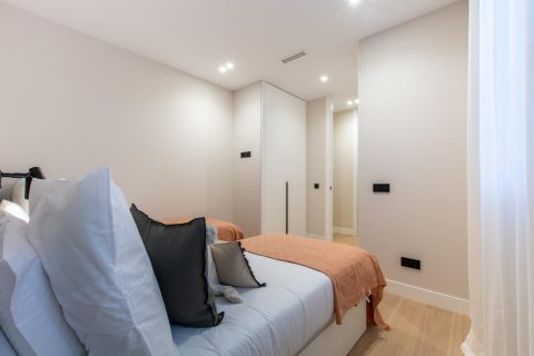 2 dormitorios Apartment en Madrid, Spain No. 26931 7