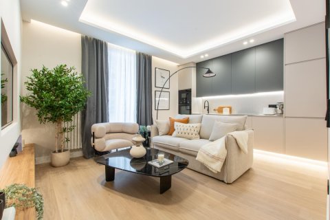 2 dormitorios Apartment en Madrid, Spain No. 26931 1