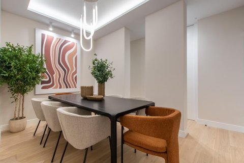 2 dormitorios Apartment en Madrid, Spain No. 26931 3