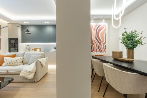 2 dormitorios Apartment en Madrid, Spain No. 26931 4