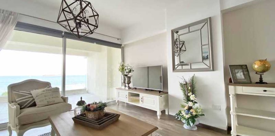 3 bedrooms Apartment in Limassol, Cyprus No. 34341