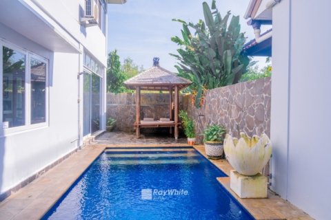 4 bedrooms Villa in Jimbaran, Indonesia No. 22700 1