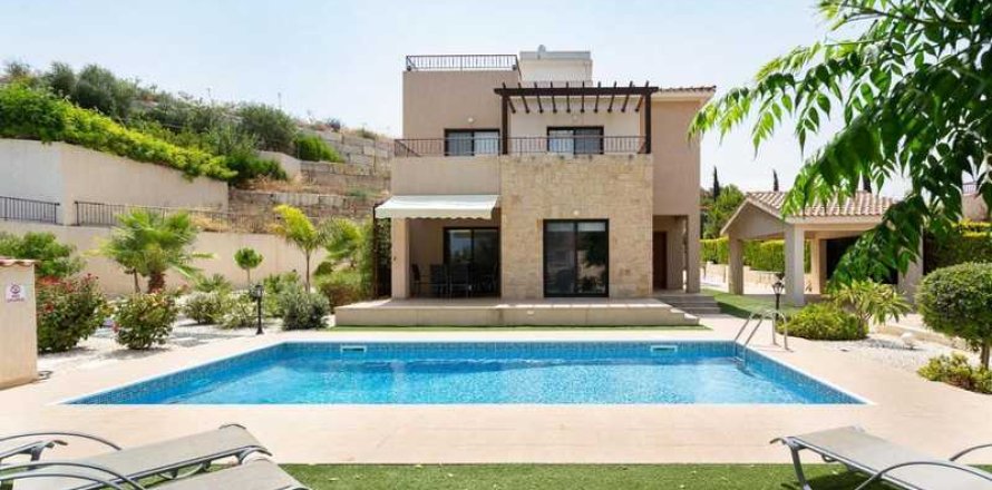 4 bedrooms Villa in Polis, Cyprus No. 70658