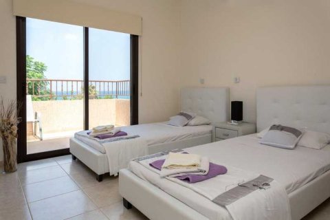 4 bedrooms Villa in Polis, Cyprus No. 70658 8