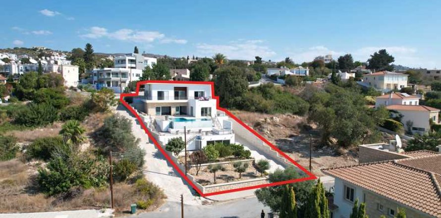 7 bedrooms Villa in Mesa Chorio, Cyprus No. 70659