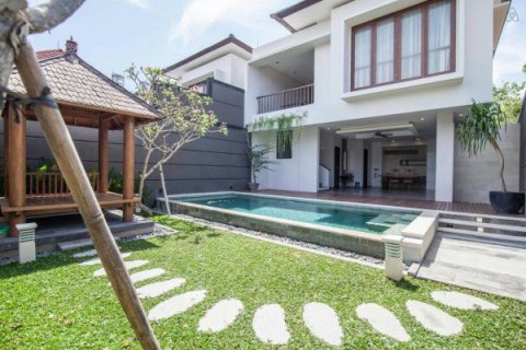 2 bedrooms Villa in Jimbaran, Indonesia No. 23440 1