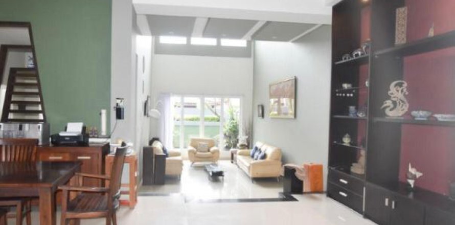 3 bedrooms House in Kerobokan, Indonesia No. 23361