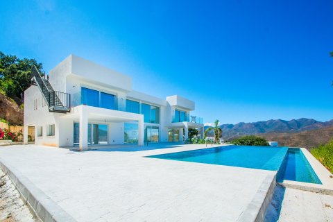 4 bedrooms Villa in Marbella, Spain No. 27154 19