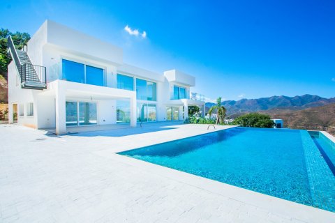 4 bedrooms Villa in Marbella, Spain No. 27154 1